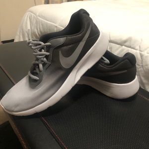 Nike tennis shoes